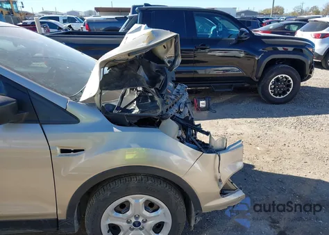 2017 Ford Escape S z USA, uszkodzony, nr VIN 1FMCU0F75HUE93910